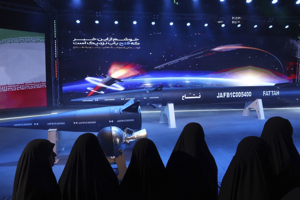 伊朗展示高速高精準度極音速飛彈 "法塔赫"