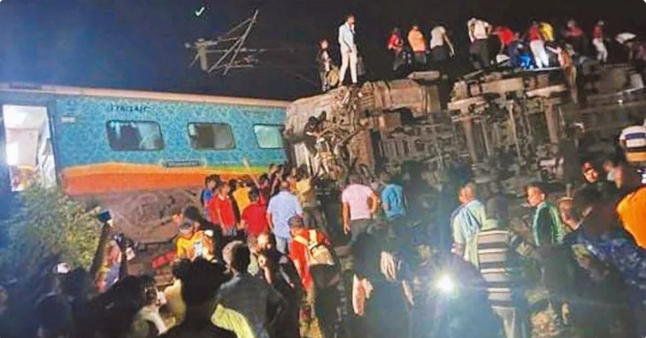 印度東部鐵路事故，總理莫迪視察災情