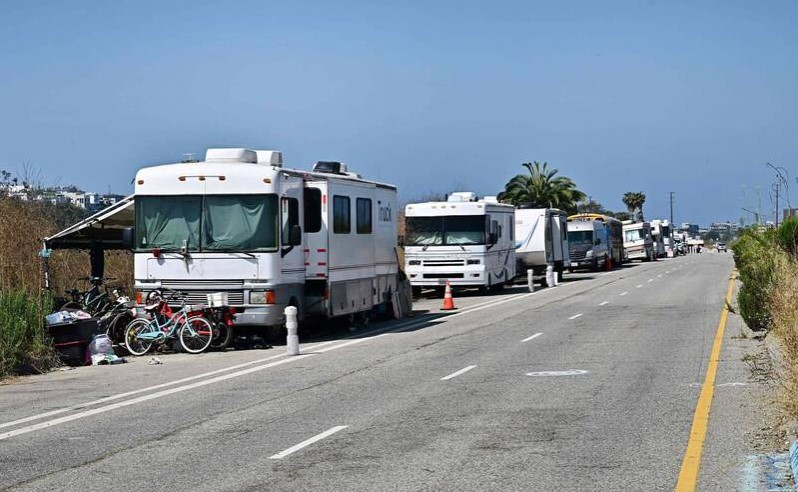 加州住房危機：越來越多人選擇露營車作為臨時住所