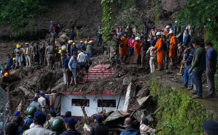 印度土石流重創神廟！9人罹難，20餘人被掩埋等待救援