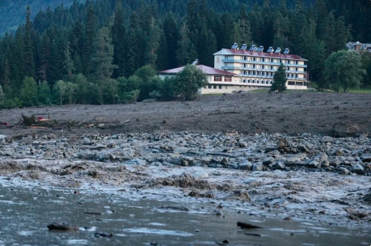 喬治亞度假小鎮遭土石流襲擊，至少16人死亡數十人失蹤