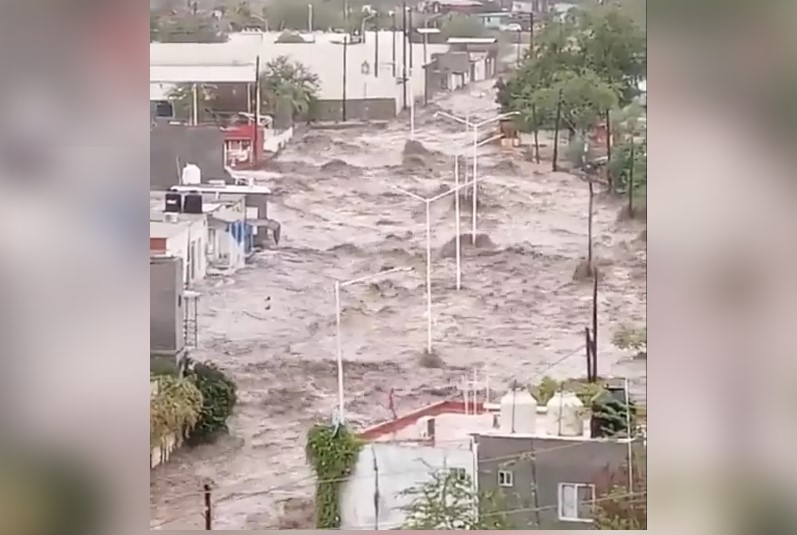 歷史性熱帶風暴「希拉里」襲擊南加州，引發土石流與洪水，消防員緊急撤退