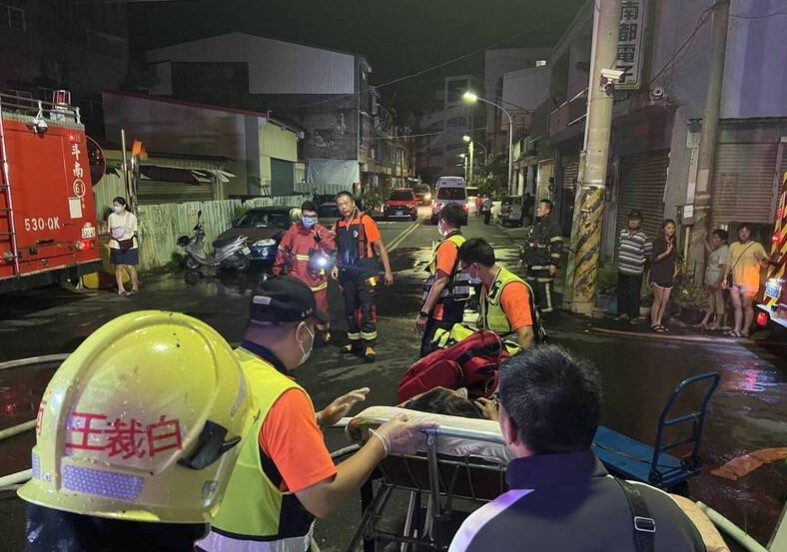 雲林斗南民宅火警：3人受困，警方調查縱火可能性