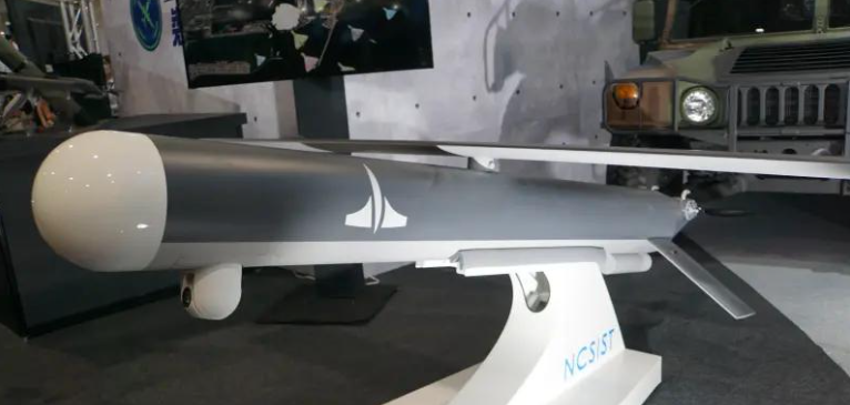 睽違4年國防展登場！巡飛彈2型無人機、偵蒐戰術輪車首次亮相