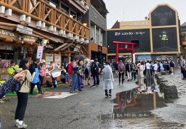 富士山旅遊濫觴生態警示-遊客數激增引發可持續性疑慮