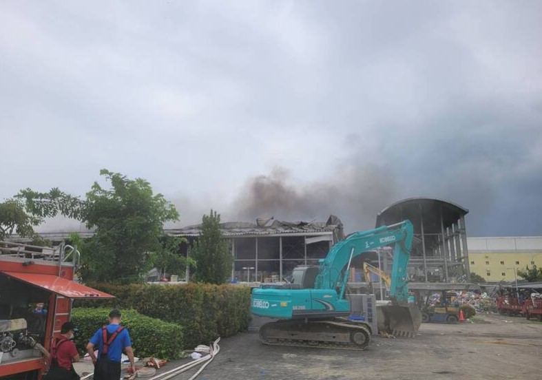屏東科技產業園區火警悲劇：7死4消防員殉職，98人傷重傷