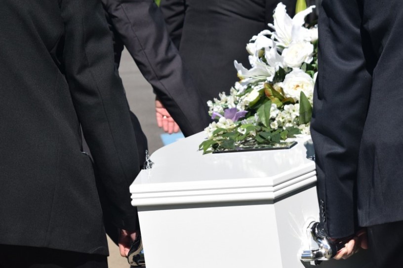 殯葬儀式中的危險：吸入二氧化碳導致多起意外事件