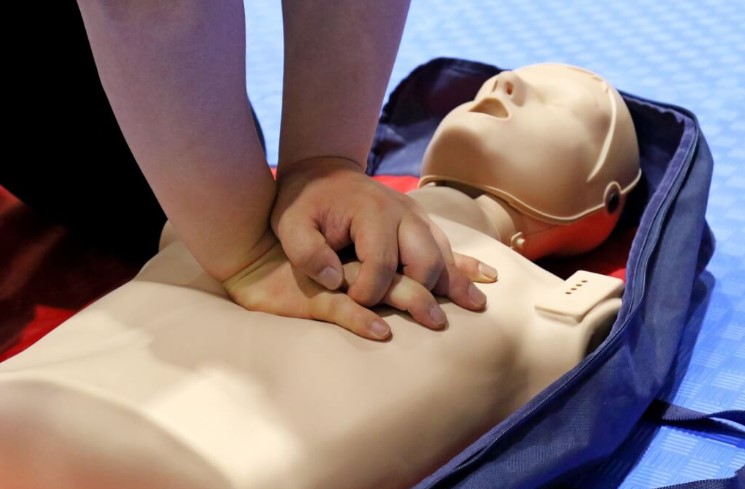 研究報導：女性在公共場所心臟驟停時接受CPR的機會較低