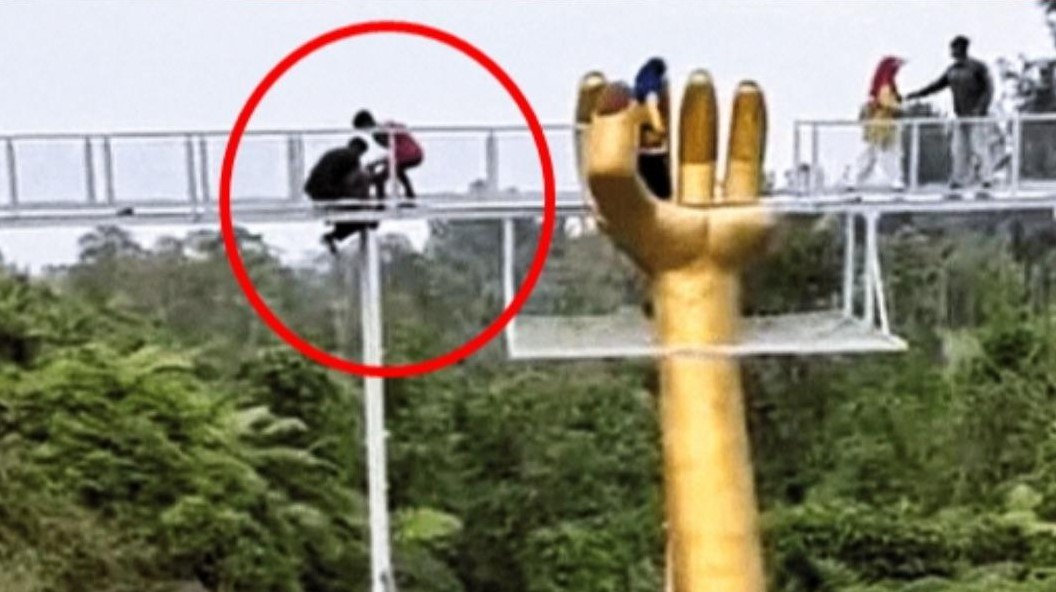 印尼玻璃橋驚險意外！11名遊客墜落，1人不幸身亡