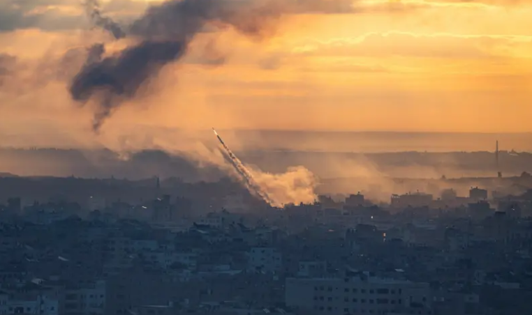 即時報導：巴勒斯坦發射大量火箭彈，以色列進入「戰備狀態」