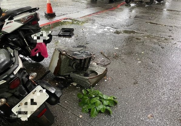台北南港再爆冷氣機墜落事件！警方初步判斷支架生鏽斷裂