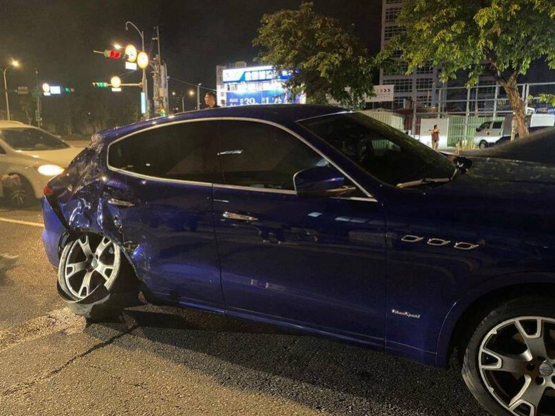 台北市內湖區致命車禍：瑪莎拉蒂與摩托車相撞