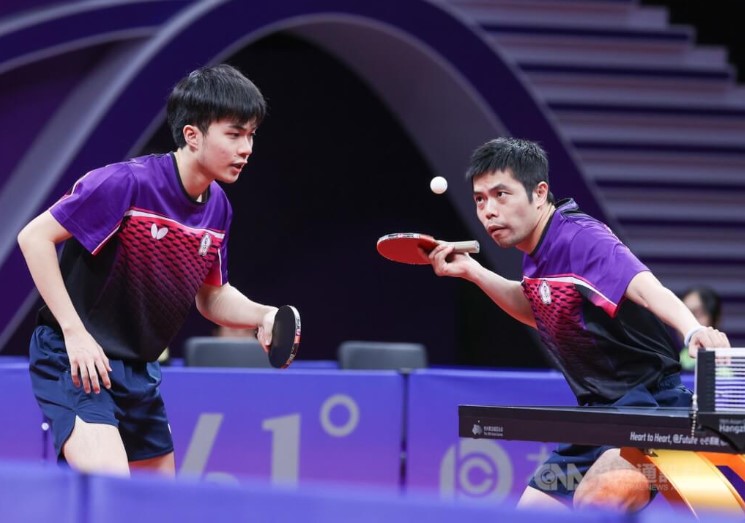 台灣桌球男雙逆轉中國晉級四強 保底銅牌