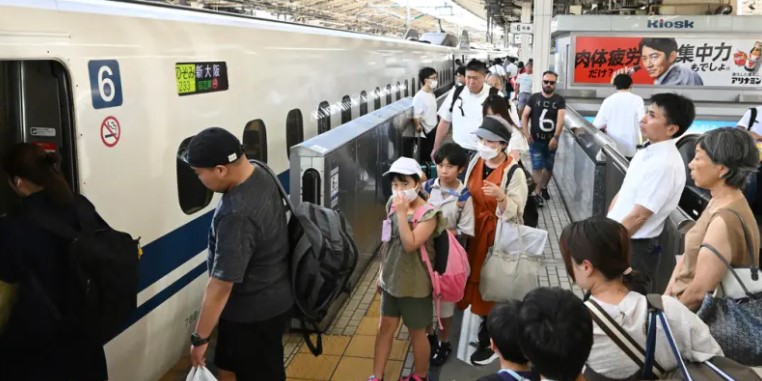 放假月台擁擠！日新幹線「希望號」取消自由座服務以緩解壅塞情況