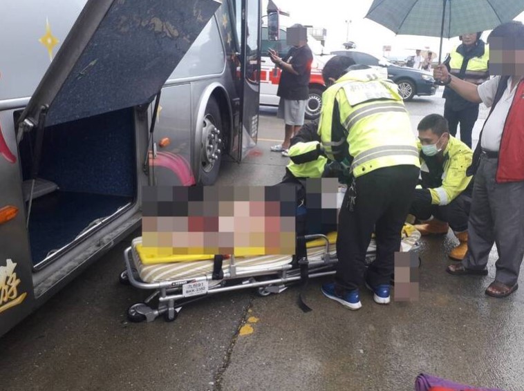 旅遊巴士上發生意外：台中男子酒醉身亡
