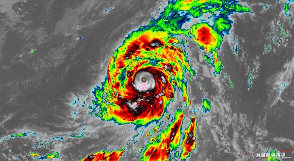 第15號颱風「布拉萬」成為2023年颱風「風王」