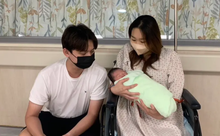輔大醫院歡迎「台日混血」國慶寶寶，日本籍媽媽表達對台日友誼的信心